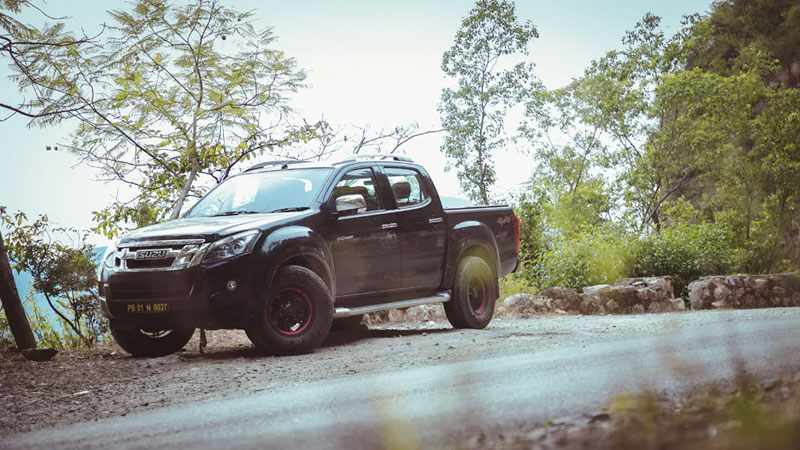 Book SUV Isuzu Dmax Vcross 4×4