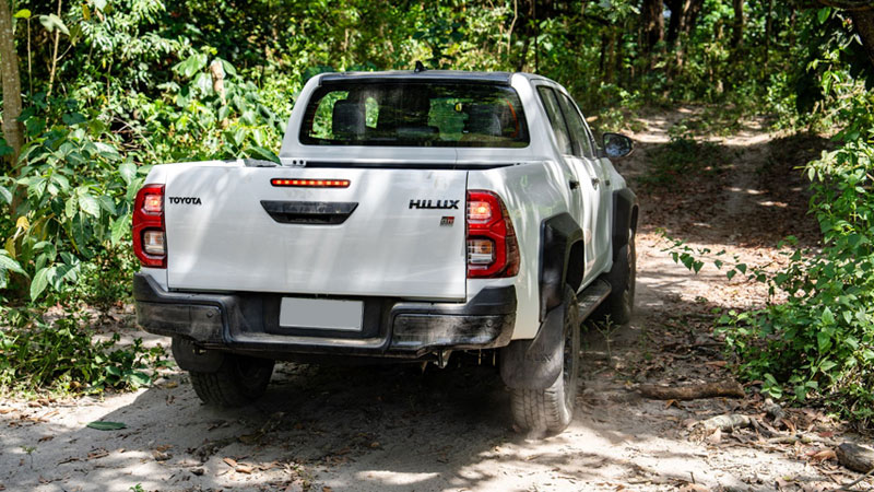Top Reasons to Hire a 4x4 Vehicle for Your Next Road Trip