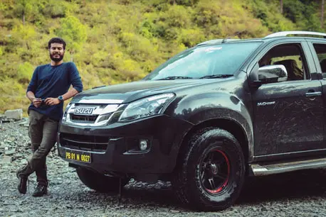 isuzu dmax vcross self drive